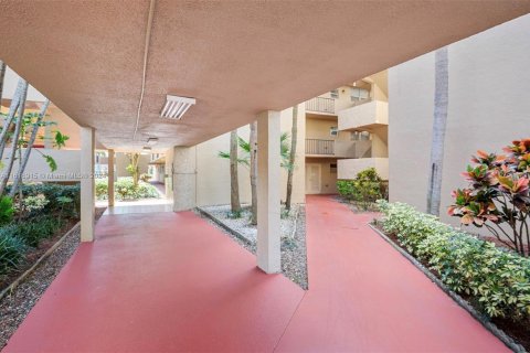 Condo in Plantation, Florida, 2 bedrooms  № 1238851 - photo 11