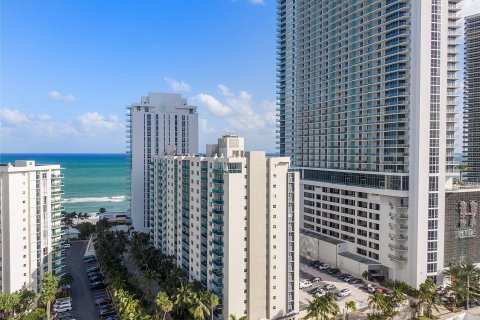 Condominio en venta en Hollywood, Florida, 2 dormitorios, 131.92 m2 № 1054901 - foto 3