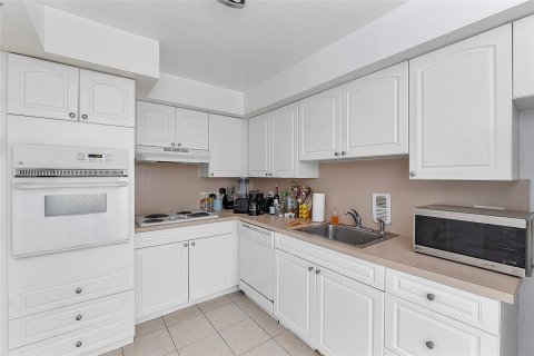 Condo in Hollywood, Florida, 2 bedrooms  № 1054901 - photo 26