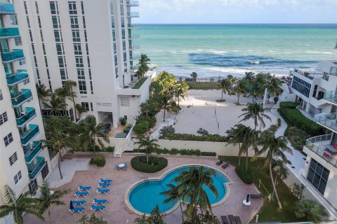 Condominio en venta en Hollywood, Florida, 2 dormitorios, 131.92 m2 № 1054901 - foto 17