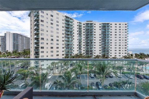 Condominio en venta en Hollywood, Florida, 2 dormitorios, 131.92 m2 № 1054901 - foto 7