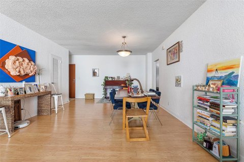 Condo in Hollywood, Florida, 2 bedrooms  № 1054901 - photo 20