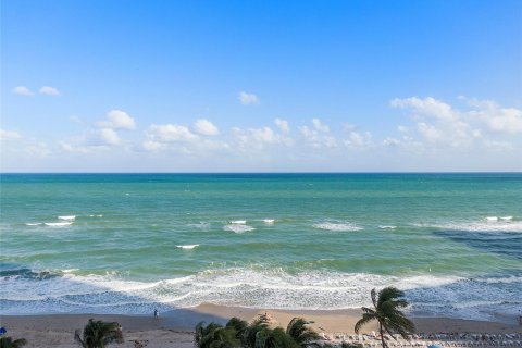 Condominio en venta en Hollywood, Florida, 2 dormitorios, 131.92 m2 № 1054901 - foto 1