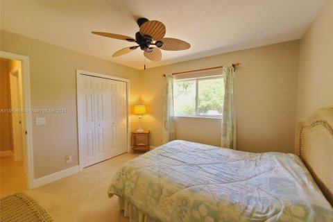 House in North Port, Florida 3 bedrooms № 1099245 - photo 28