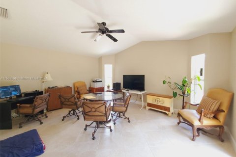 House in North Port, Florida 3 bedrooms № 1099245 - photo 7