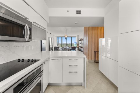 Condo in Miami, Florida, 2 bedrooms  № 1099360 - photo 7