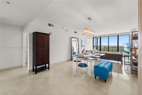 Condo in Miami, Florida, 2 bedrooms  № 1099360 - photo 9