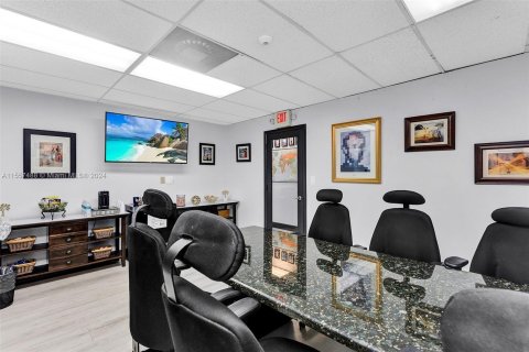 Propiedad comercial en venta en Hollywood, Florida № 1096054 - foto 11