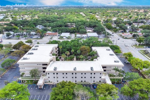 Propiedad comercial en venta en Hollywood, Florida № 1096054 - foto 16