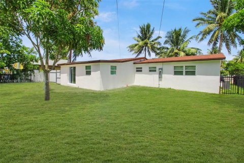 House in North Miami Beach, Florida 3 bedrooms, 145.86 sq.m. № 1305570 - photo 20