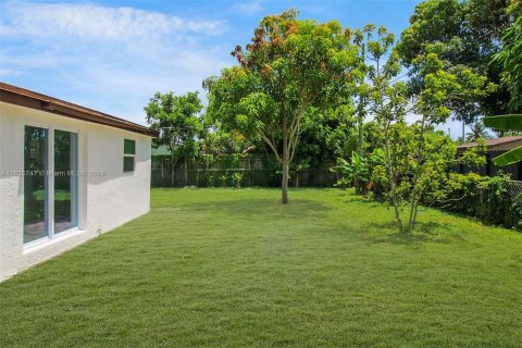 House in North Miami Beach, Florida 3 bedrooms, 145.86 sq.m. № 1305570 - photo 23