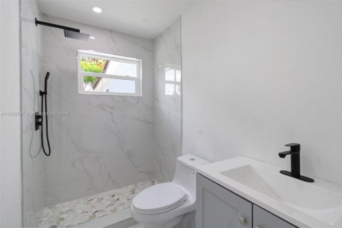 House in North Miami Beach, Florida 3 bedrooms, 145.86 sq.m. № 1305570 - photo 18