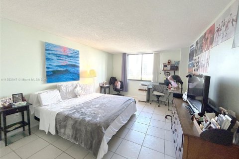 Condo in Miami, Florida, 2 bedrooms  № 1072928 - photo 12