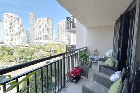 Condo in Miami, Florida, 2 bedrooms  № 1072928 - photo 7