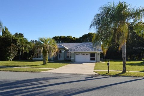 House in Hudson, Florida 3 bedrooms, 210.61 sq.m. № 1386644 - photo 2