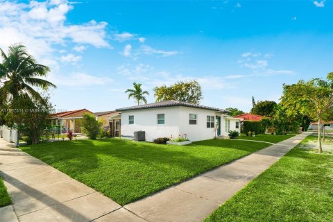 Villa ou maison à vendre à Miami, Floride: 3 chambres, 88.07 m2 № 1080112 - photo 2