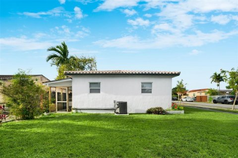 Villa ou maison à vendre à Miami, Floride: 3 chambres, 88.07 m2 № 1080112 - photo 16