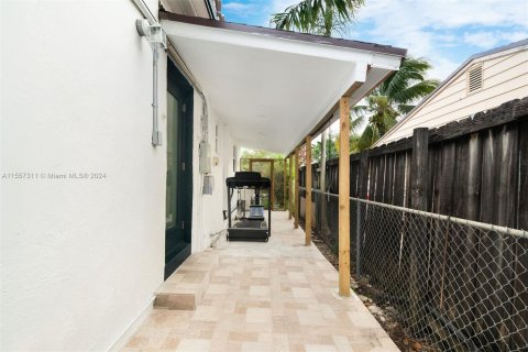 Villa ou maison à vendre à Miami, Floride: 3 chambres, 88.07 m2 № 1080112 - photo 15