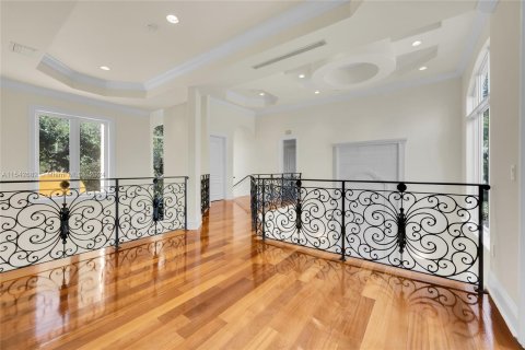 House in Miami, Florida 6 bedrooms, 515.61 sq.m. № 1040062 - photo 23