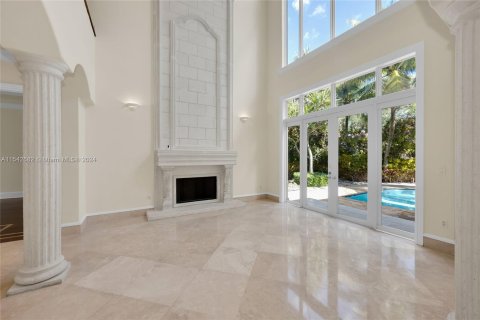 House in Miami, Florida 6 bedrooms, 515.61 sq.m. № 1040062 - photo 7