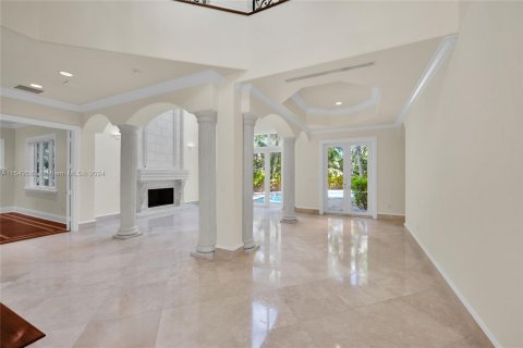 House in Miami, Florida 6 bedrooms, 515.61 sq.m. № 1040062 - photo 5