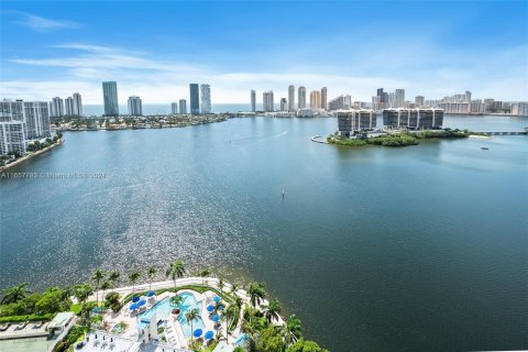 Condominio en venta en Aventura, Florida, 4 dormitorios, 379.04 m2 № 1370390 - foto 1