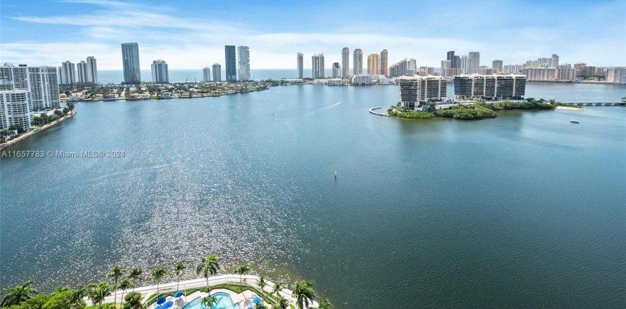 Condo in Aventura, Florida, 4 bedrooms  № 1370390