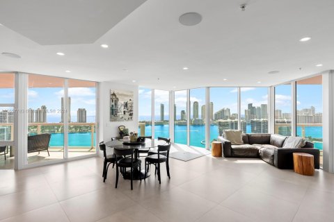 Condominio en venta en Aventura, Florida, 4 dormitorios, 379.04 m2 № 1370390 - foto 24