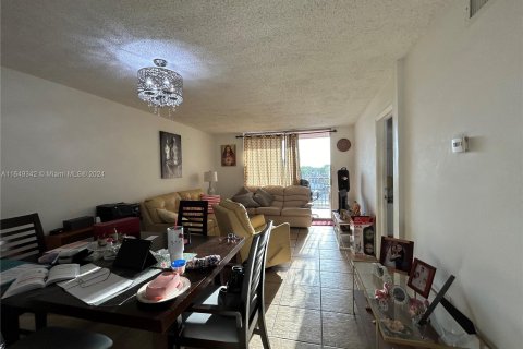 Condo in Miami, Florida, 2 bedrooms  № 1331772 - photo 2