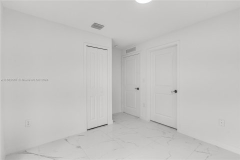 Casa en venta en Miami, Florida, 3 dormitorios, 120.77 m2 № 1413826 - foto 14