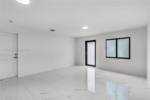 Casa en venta en Miami, Florida, 3 dormitorios, 120.77 m2 № 1413826 - foto 16