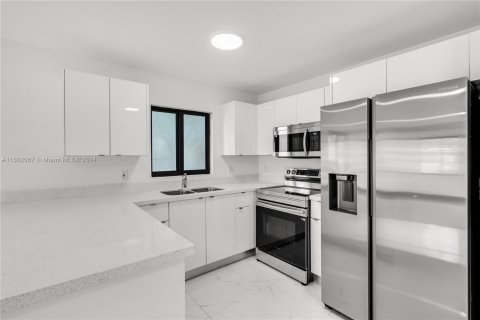 Casa en venta en Miami, Florida, 3 dormitorios, 120.77 m2 № 1413826 - foto 2