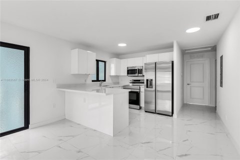 Casa en venta en Miami, Florida, 3 dormitorios, 120.77 m2 № 1413826 - foto 4