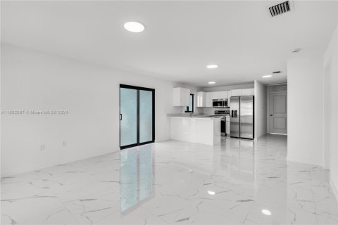 Casa en venta en Miami, Florida, 3 dormitorios, 120.77 m2 № 1413826 - foto 5