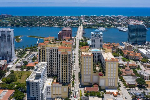 Condo in West Palm Beach, Florida, 2 bedrooms  № 1060296 - photo 6