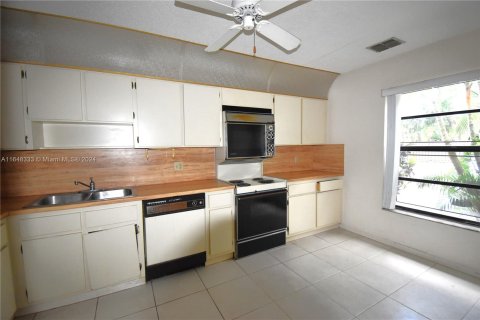 Adosado en venta en Pembroke Pines, Florida, 3 dormitorios, 136.75 m2 № 1330815 - foto 4