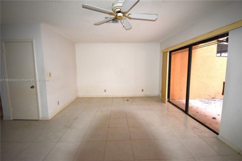 Adosado en venta en Pembroke Pines, Florida, 3 dormitorios, 136.75 m2 № 1330815 - foto 8