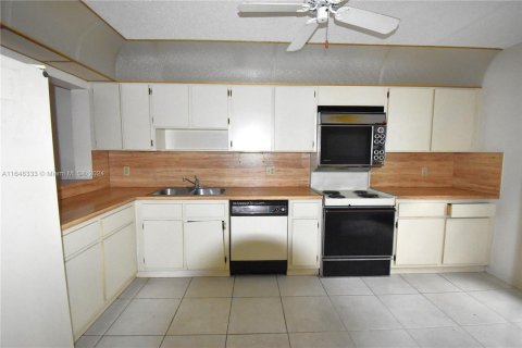 Adosado en venta en Pembroke Pines, Florida, 3 dormitorios, 136.75 m2 № 1330815 - foto 3