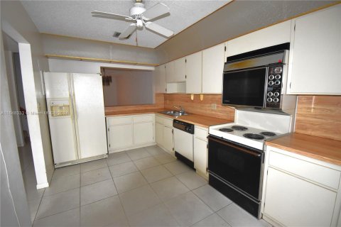 Adosado en venta en Pembroke Pines, Florida, 3 dormitorios, 136.75 m2 № 1330815 - foto 5