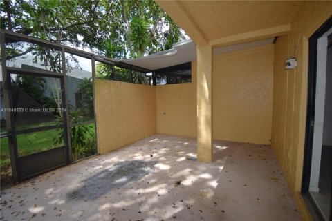 Adosado en venta en Pembroke Pines, Florida, 3 dormitorios, 136.75 m2 № 1330815 - foto 20