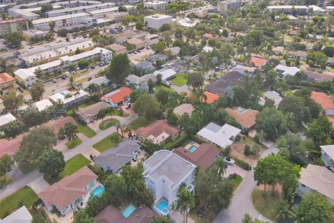 House in Fort Lauderdale, Florida 7 bedrooms, 404.59 sq.m. № 1239389 - photo 13