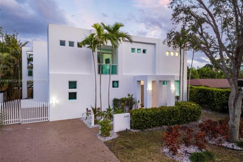 Villa ou maison à vendre à Fort Lauderdale, Floride: 7 chambres, 404.59 m2 № 1239389 - photo 1