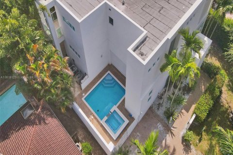 Villa ou maison à vendre à Fort Lauderdale, Floride: 7 chambres, 404.59 m2 № 1239389 - photo 15