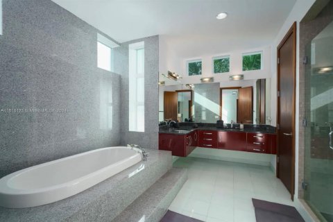 Casa en venta en Fort Lauderdale, Florida, 7 dormitorios, 404.59 m2 № 1239389 - foto 25