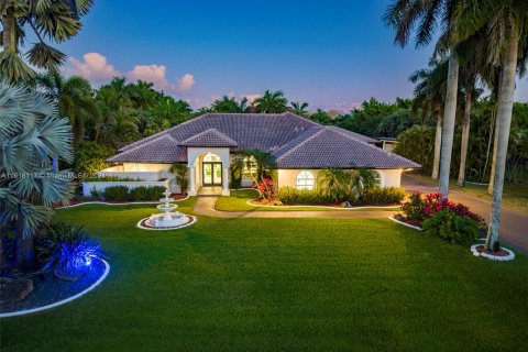 House in Davie, Florida 9 bedrooms, 462.56 sq.m. № 1239323 - photo 17