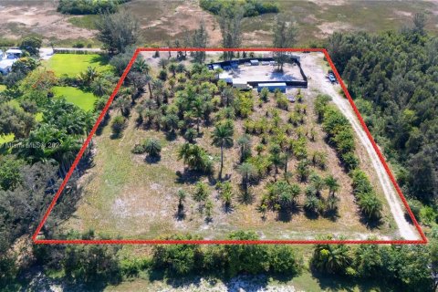 Propiedad comercial en venta en Pembroke Pines, Florida № 1226605 - foto 2