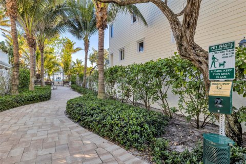 Villa ou maison à vendre à Pompano Beach, Floride: 4 chambres, 213.68 m2 № 1077543 - photo 15