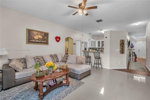 Casa en venta en Pembroke Pines, Florida, 4 dormitorios, 201.78 m2 № 1049583 - foto 19
