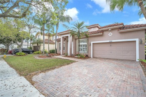 House in Pembroke Pines, Florida 4 bedrooms, 201.78 sq.m. № 1049583 - photo 3