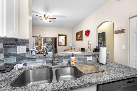 Villa ou maison à vendre à Pembroke Pines, Floride: 4 chambres, 201.78 m2 № 1049583 - photo 14